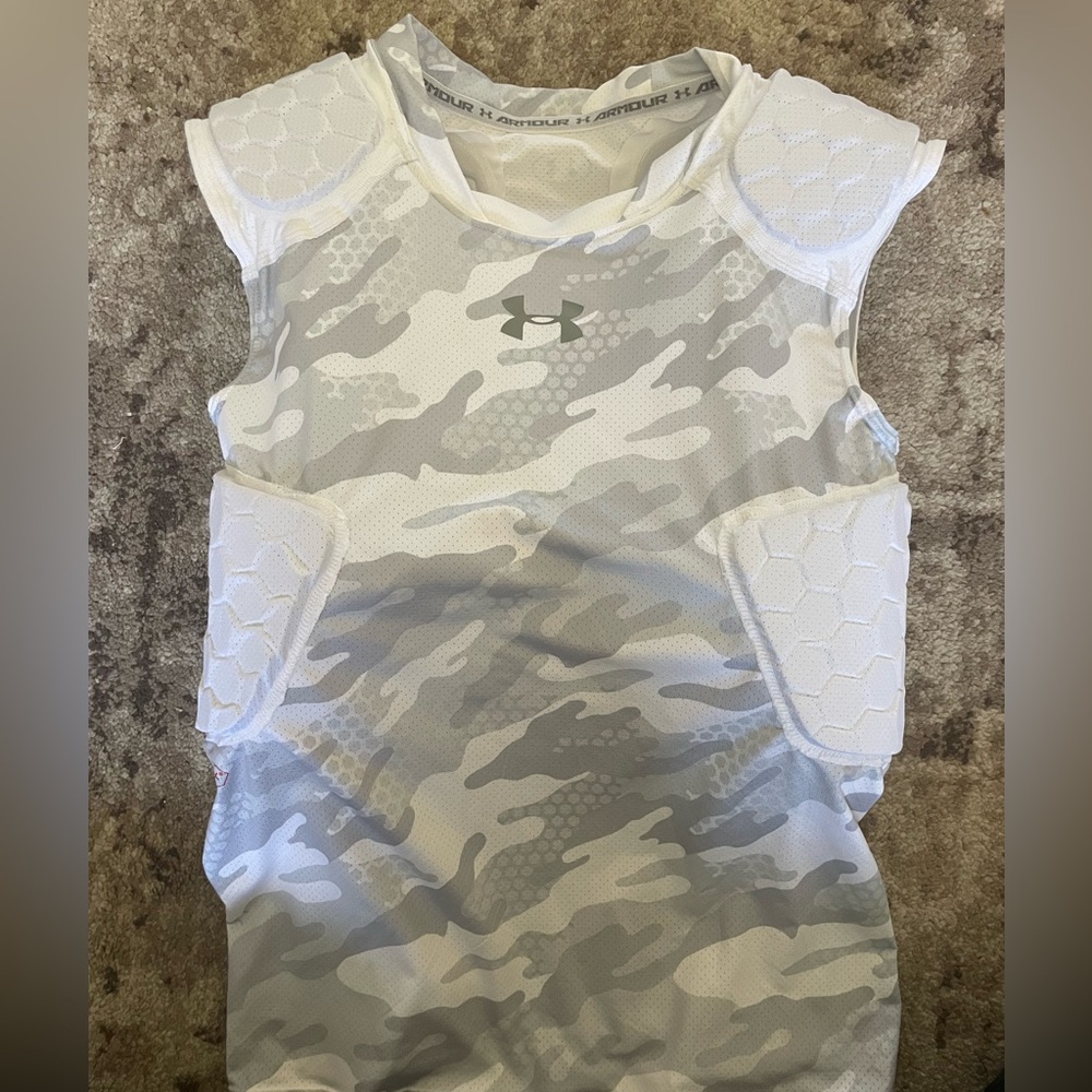 Under Armour Kids 5 pad compression shirt- youth large, white camo